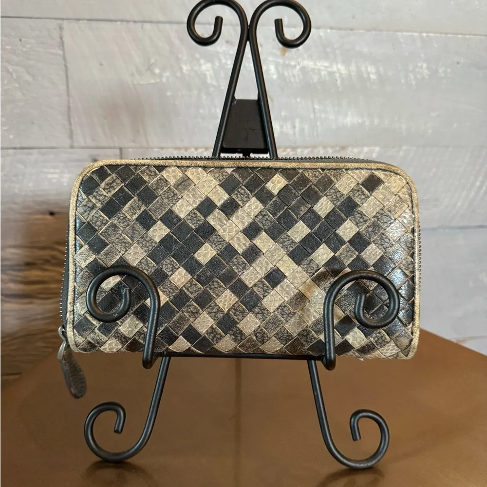 Bottega Veneta intrecciato leather wallet